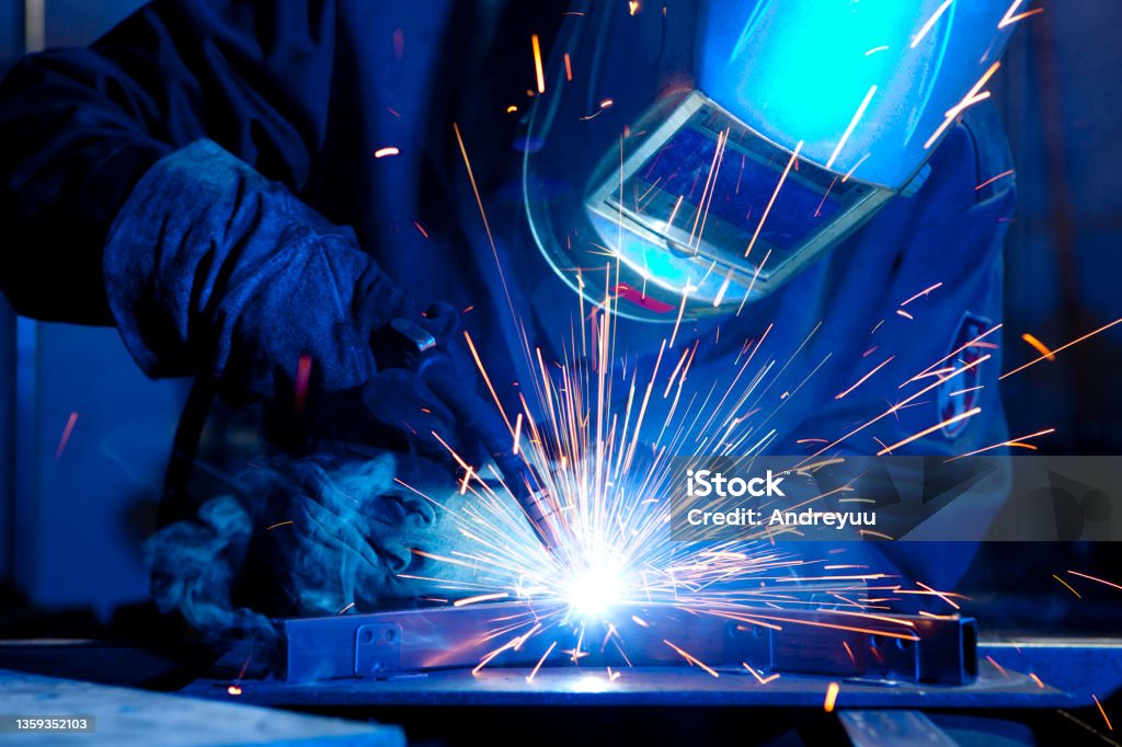 Mechanic checks car undercarriage in GMG-compliant noise-controlled workshop
