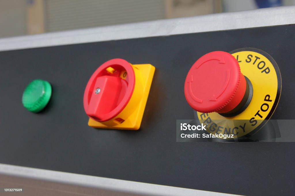 Mechanic checks car undercarriage in GMG-compliant noise-controlled workshop