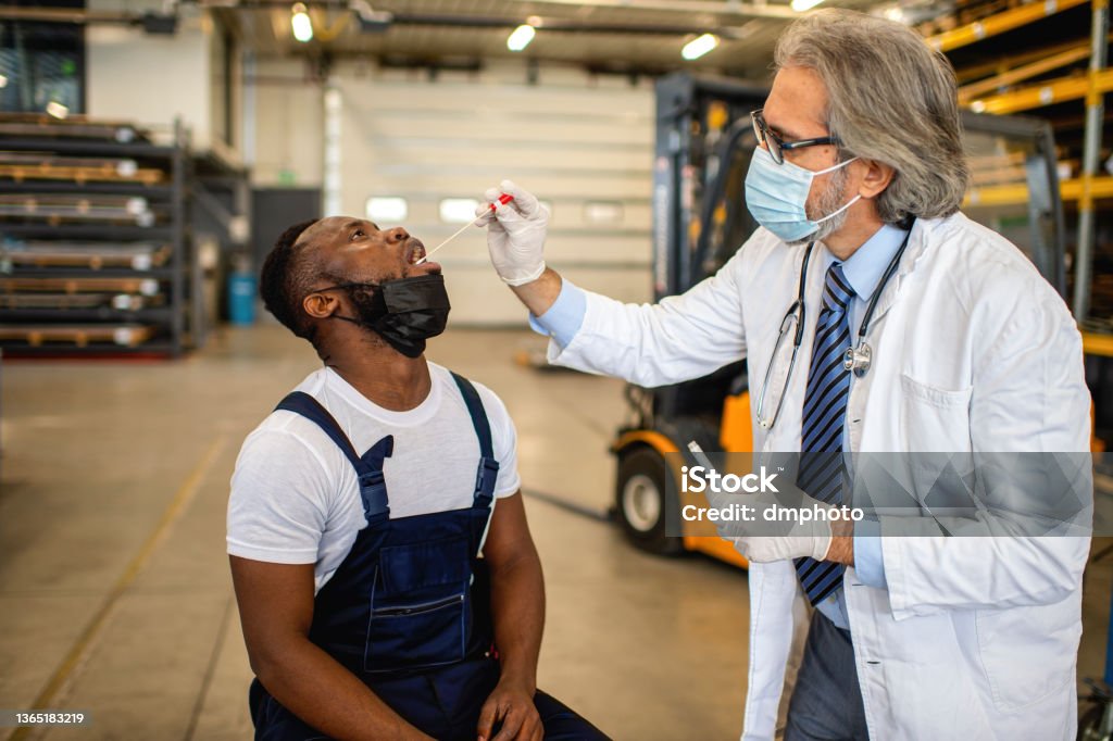 Mechanic checks car undercarriage in GMG-compliant noise-controlled workshop