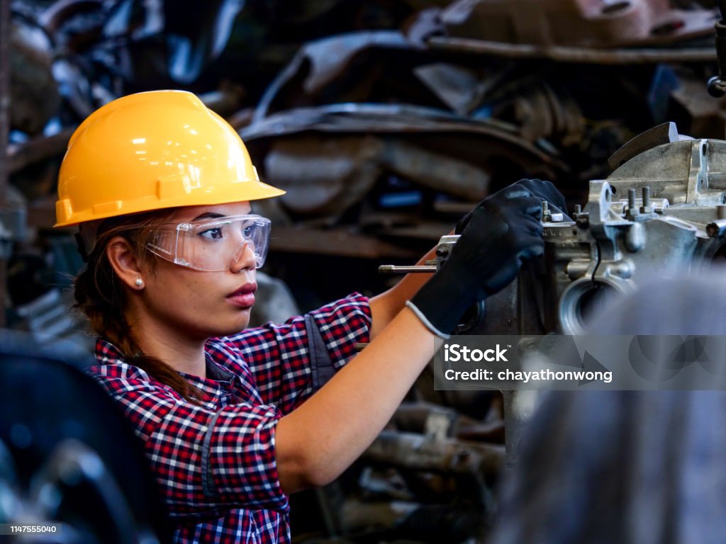 Mechanic checks car undercarriage in GMG-compliant noise-controlled workshop