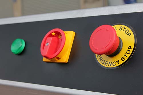 Mechanic checks car undercarriage in GMG-compliant noise-controlled workshop