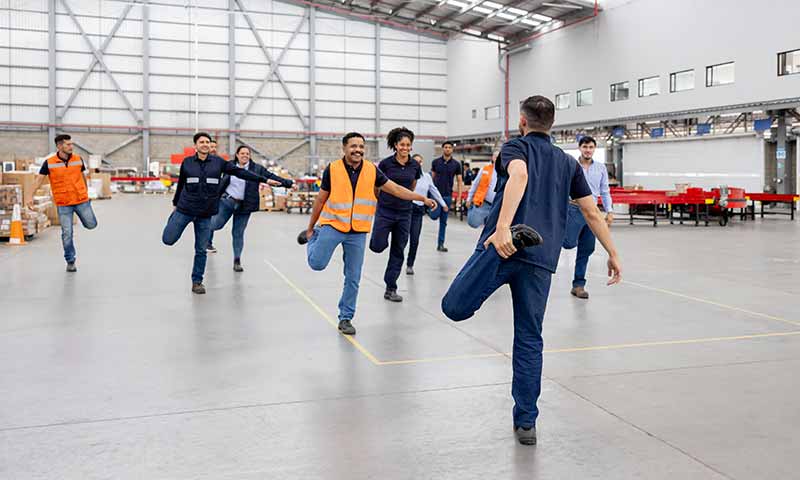 Mechanic checks car undercarriage in GMG-compliant noise-controlled workshop