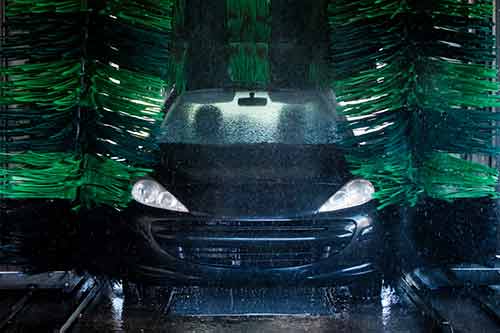 Technician in employee training utilizing GMG EnviroSafe's proprietary EHS software