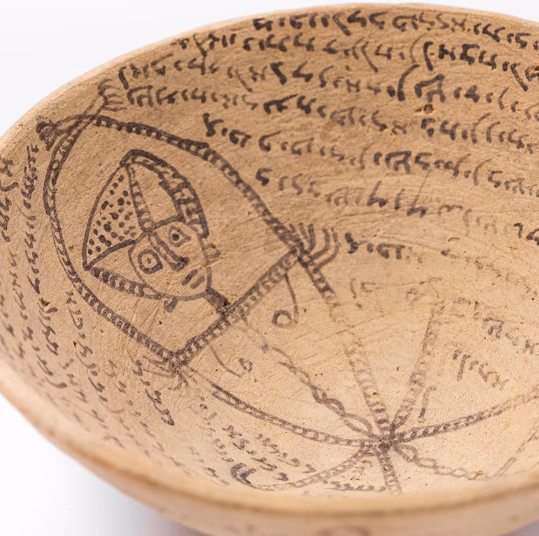 הפריטים העתיקים בספרייה: קערות מכסחות שדים מבבל