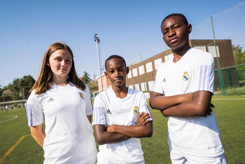 Realizado no King's College School Soto de Viñuelas, em Tres Cantos, ao norte de Madrid, o programa leva jovens de 13 a 16 anos a treinar no mesmo complexo esportivo onde o Real Madrid prepara seu elenco profissional.