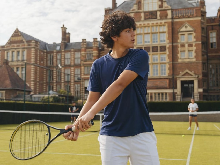 Os Nike Tennis Camps na Inglaterra operam com um detalhe que poucos programas britânicos de tênis conseguem replicar: os coaches vieram do circuito ATP. Não