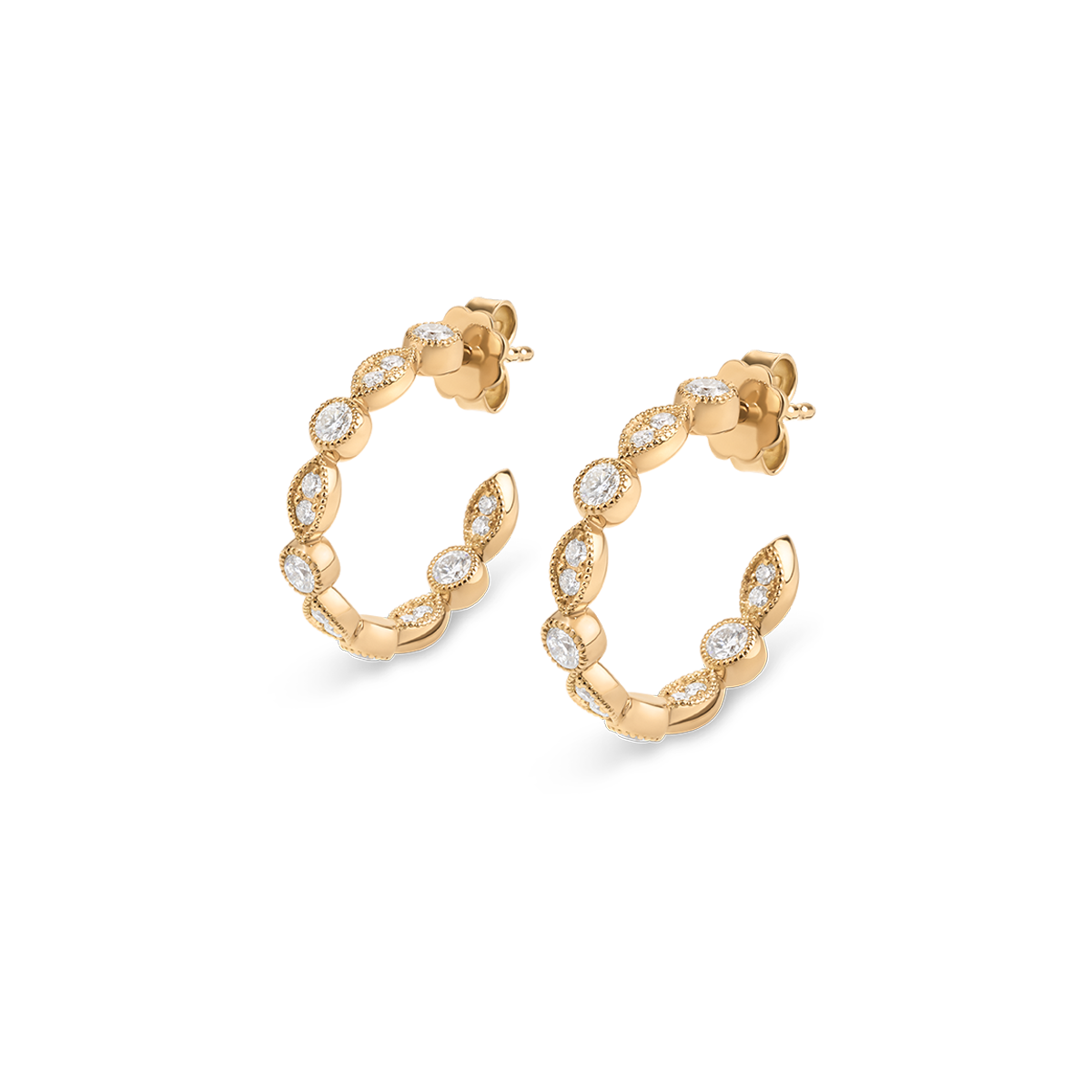 No other stone is as wondrous as the diamond. No other stone is as coveted. A stone that captures the most beautiful memories. With our handmade Les Diamants collection, crafted with loving details, you’ll write your own story and eternalize the magical moments. These handmade hoop earrings in rose gold feature grain-set brilliant-cut diamonds.
