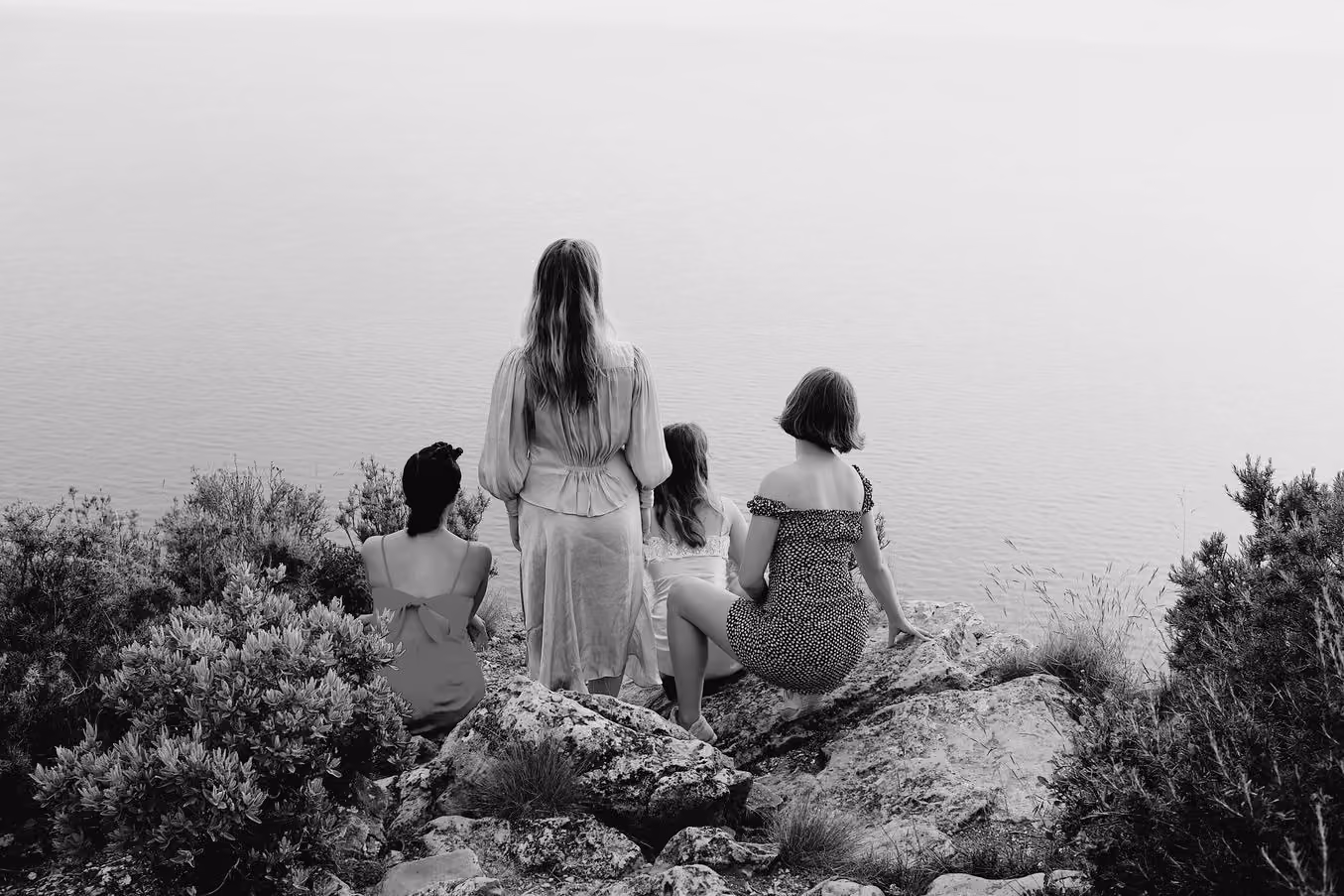Four people on a clifftop above the sea, 01 PRO preset applied