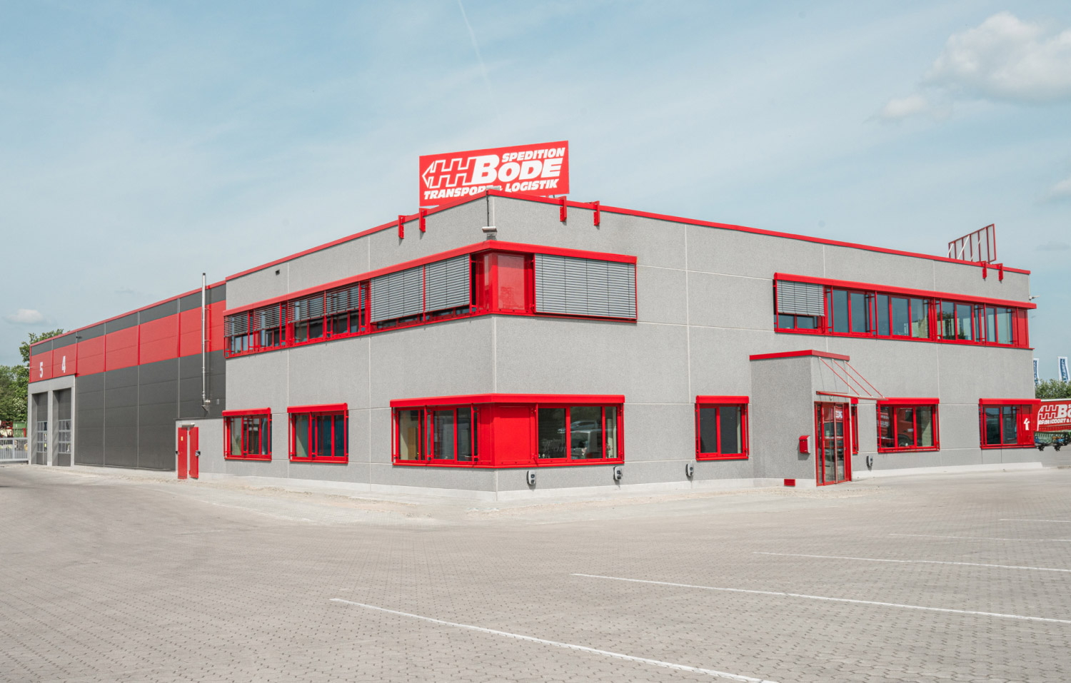 Ansicht des Empfangsbereichs eines neuen Bürogebäudes