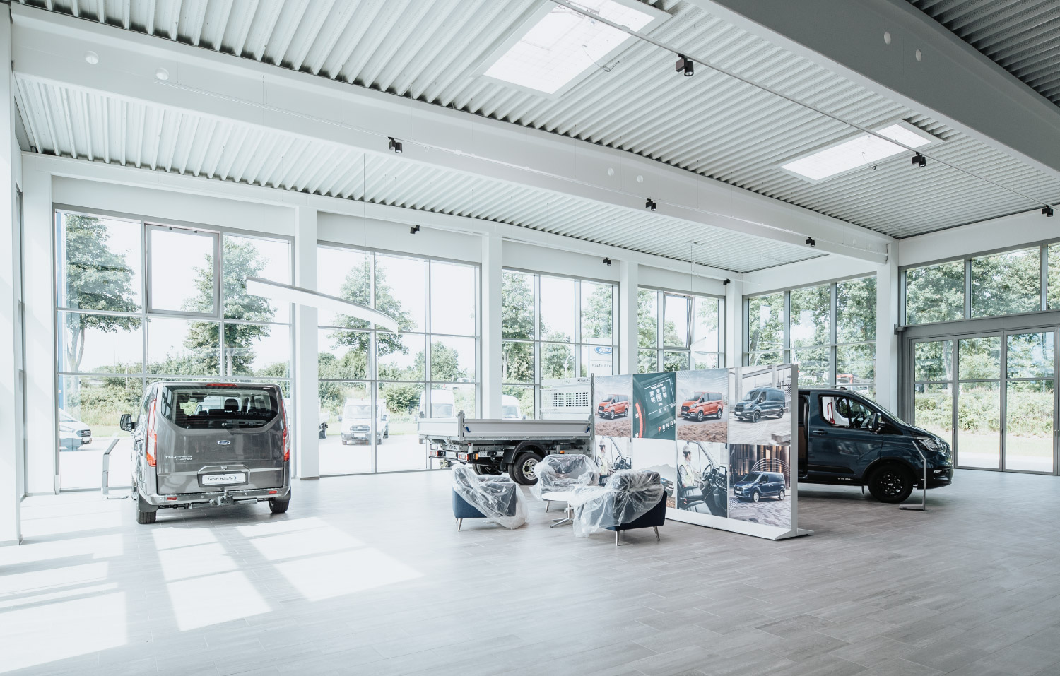 Ansicht des Empfangsbereichs eines neuen Bürogebäudes