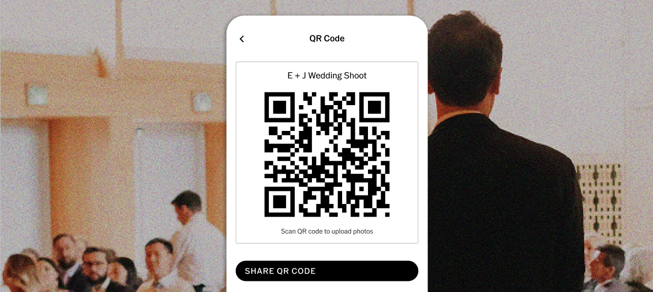 Tela de dispositivo móvel exibindo as galerias do VSCO e o QR Code da sessão de fotos do casamento de E+J, permitindo que colaboradores façam o upload de imagens para a galeria do cliente.