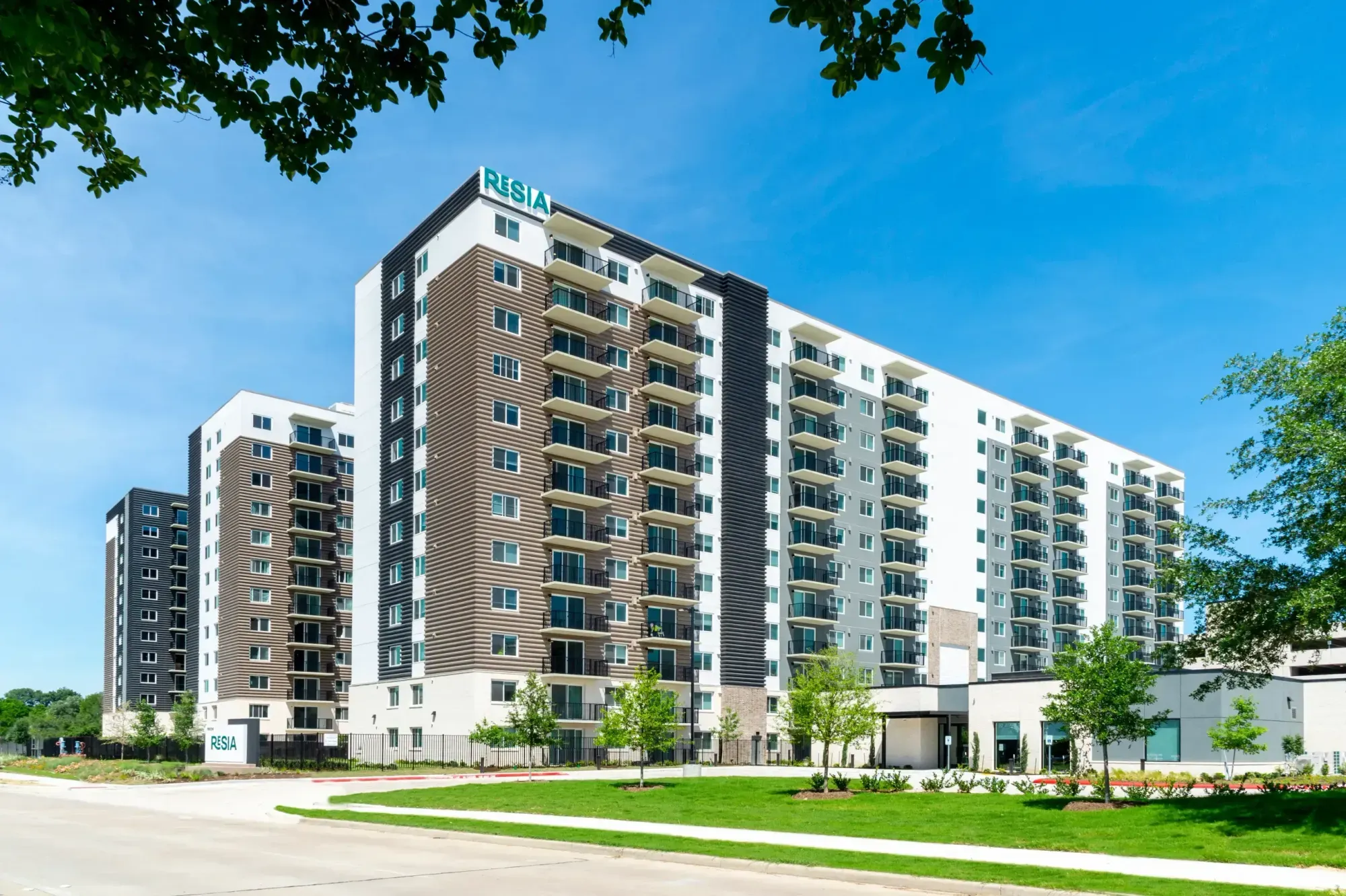 Spirit and SVP Acquire 895-Unit Texas Multifamily Portfolio
