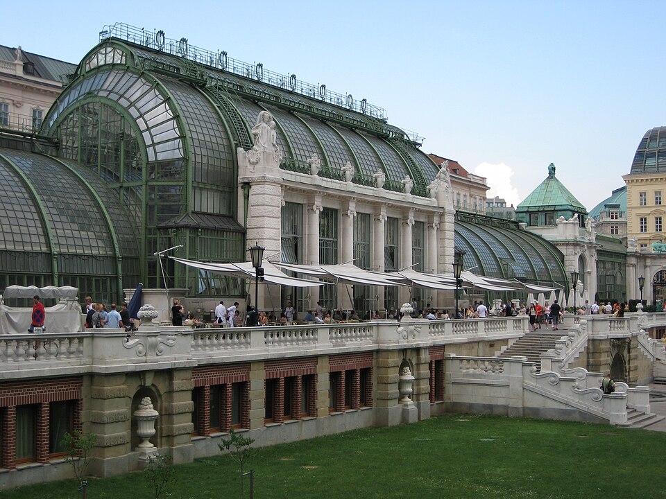 Školní zájezd do Vídně - Vídeňský Burggarten, By Aconcagua - Own work, CC BY-SA 3.0, https://commons.wikimedia.org/w/index.php?curid=2173255