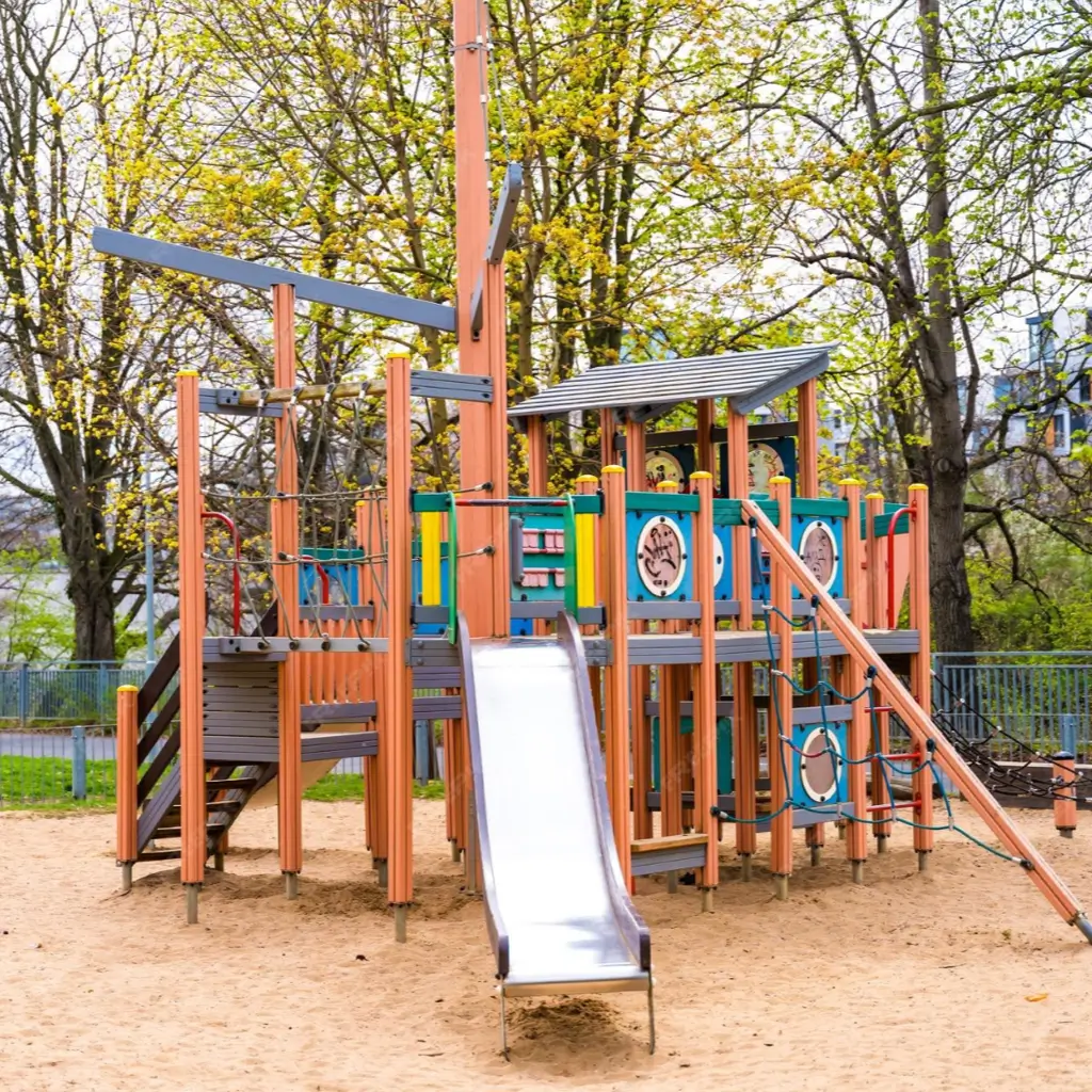 Mobiliario comercial, estantes y góndolas comerciales para tiendas