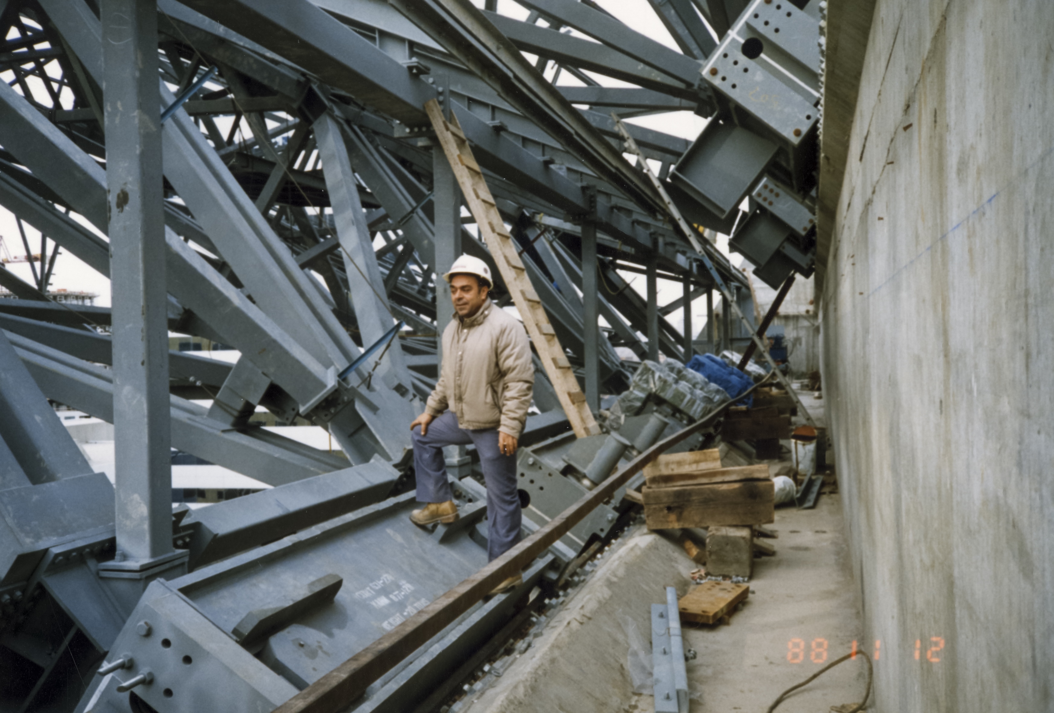 Theodoros during the construction of the SkyDome, November 12, 1988