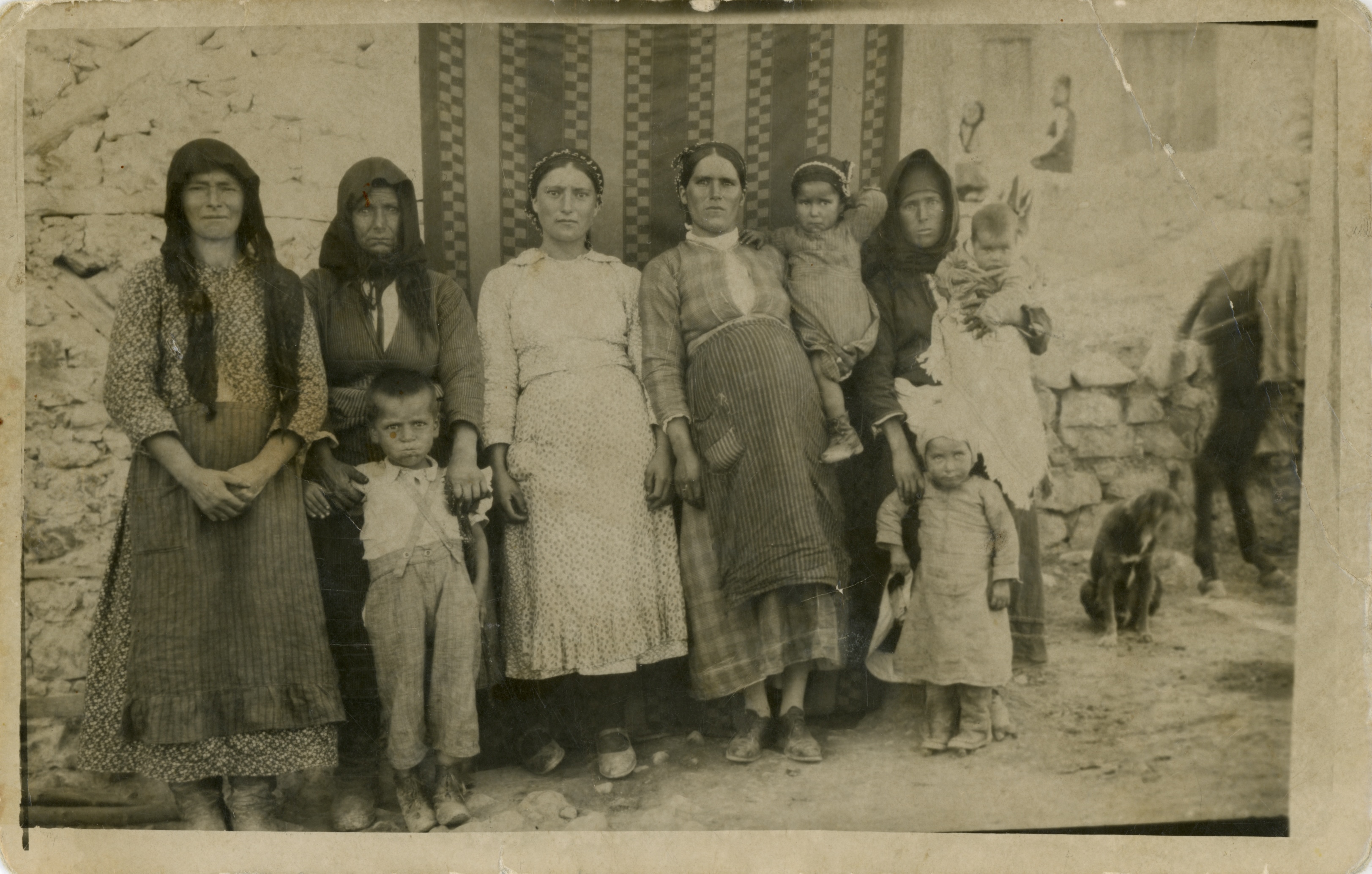 Theodoros with his extended family, mother, and sister, 1940