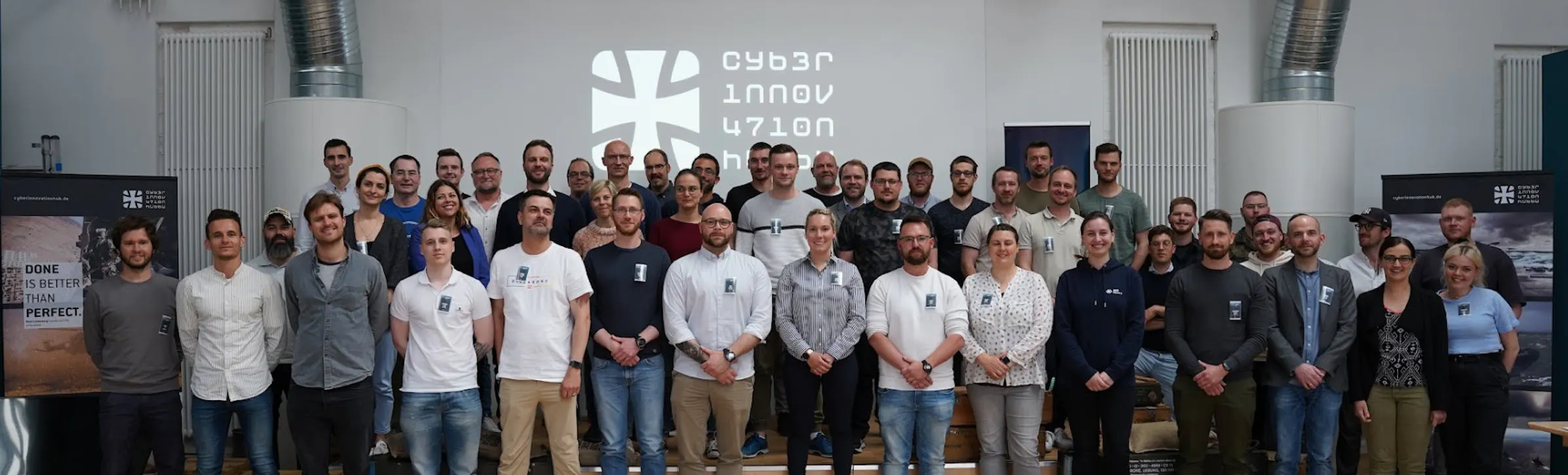 people who participated in the logistiks challenge lined up