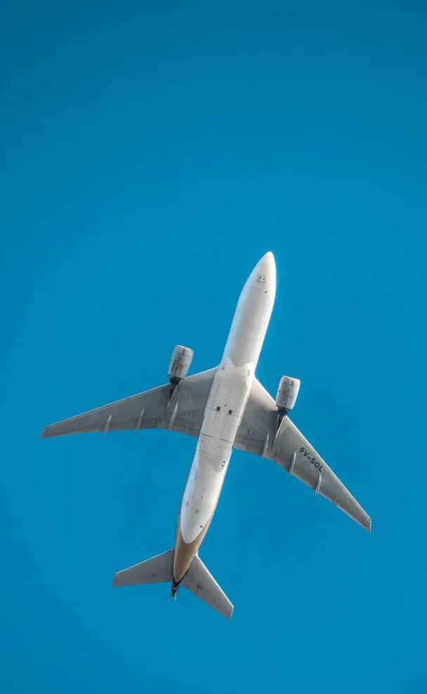 Picture of plane flying