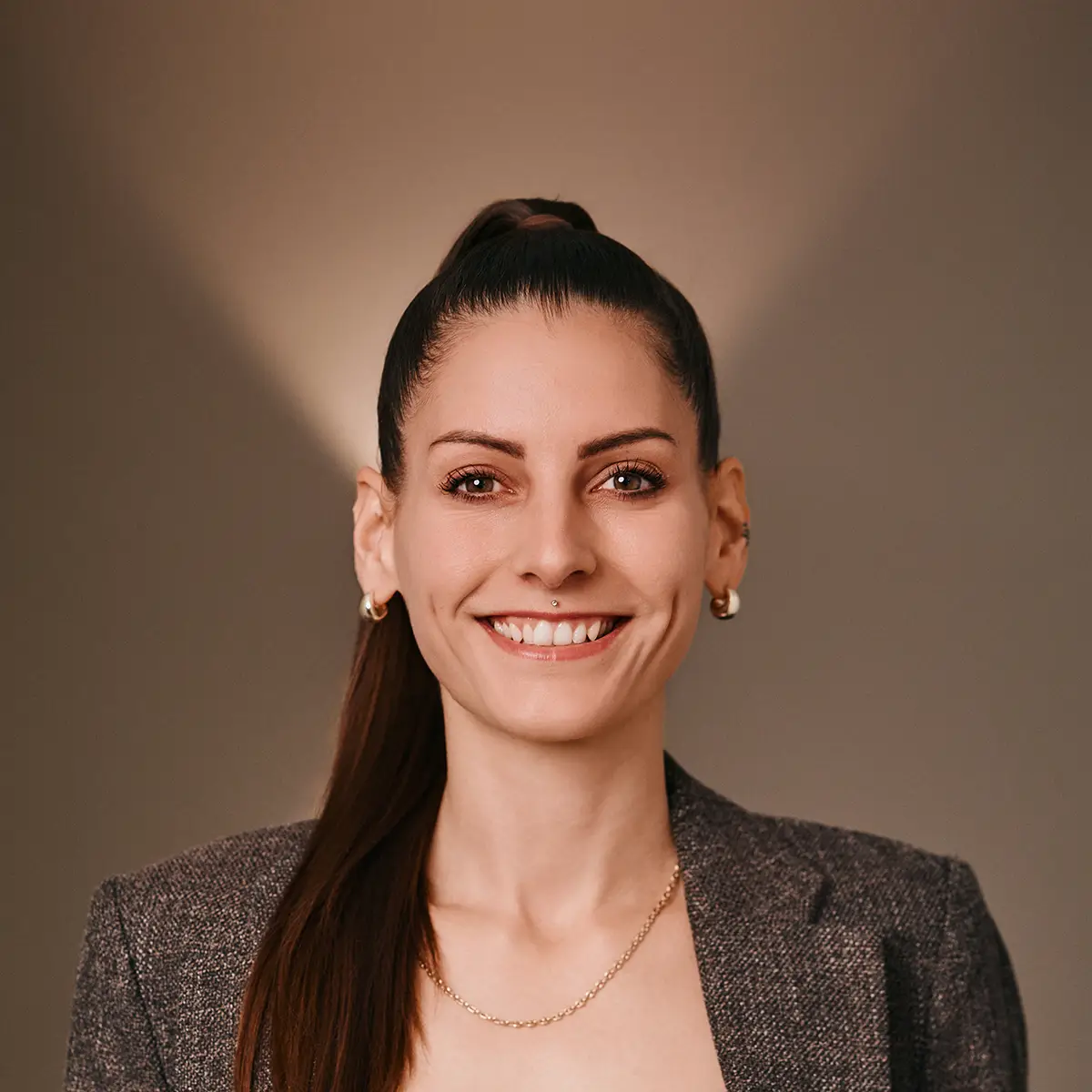 Corporate Photography by Simeon Wälti Photographer in Zürich for Zahnloft Clinic