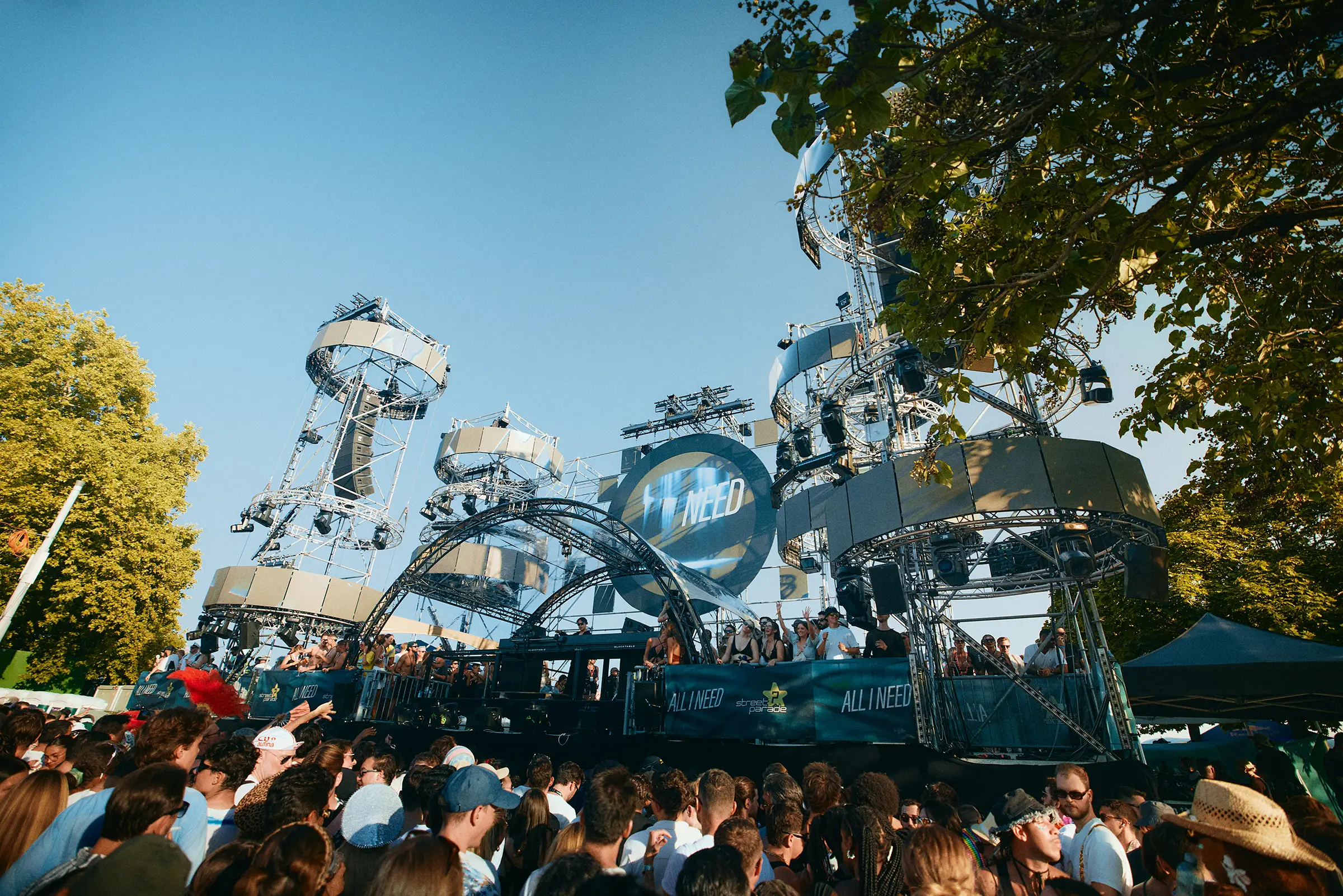 Corporate/Festival Photography by Simeon Wälti Photographer in Zürich at Sunrise X Streetparade Zurich