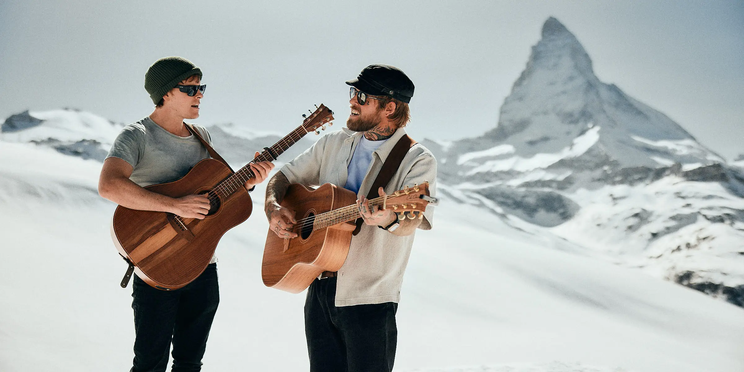 Harrison Storm and Salt Tree performing live on acoustic stage at Zermatt Unplugged, photography by Simeon Wälti based in Zurich