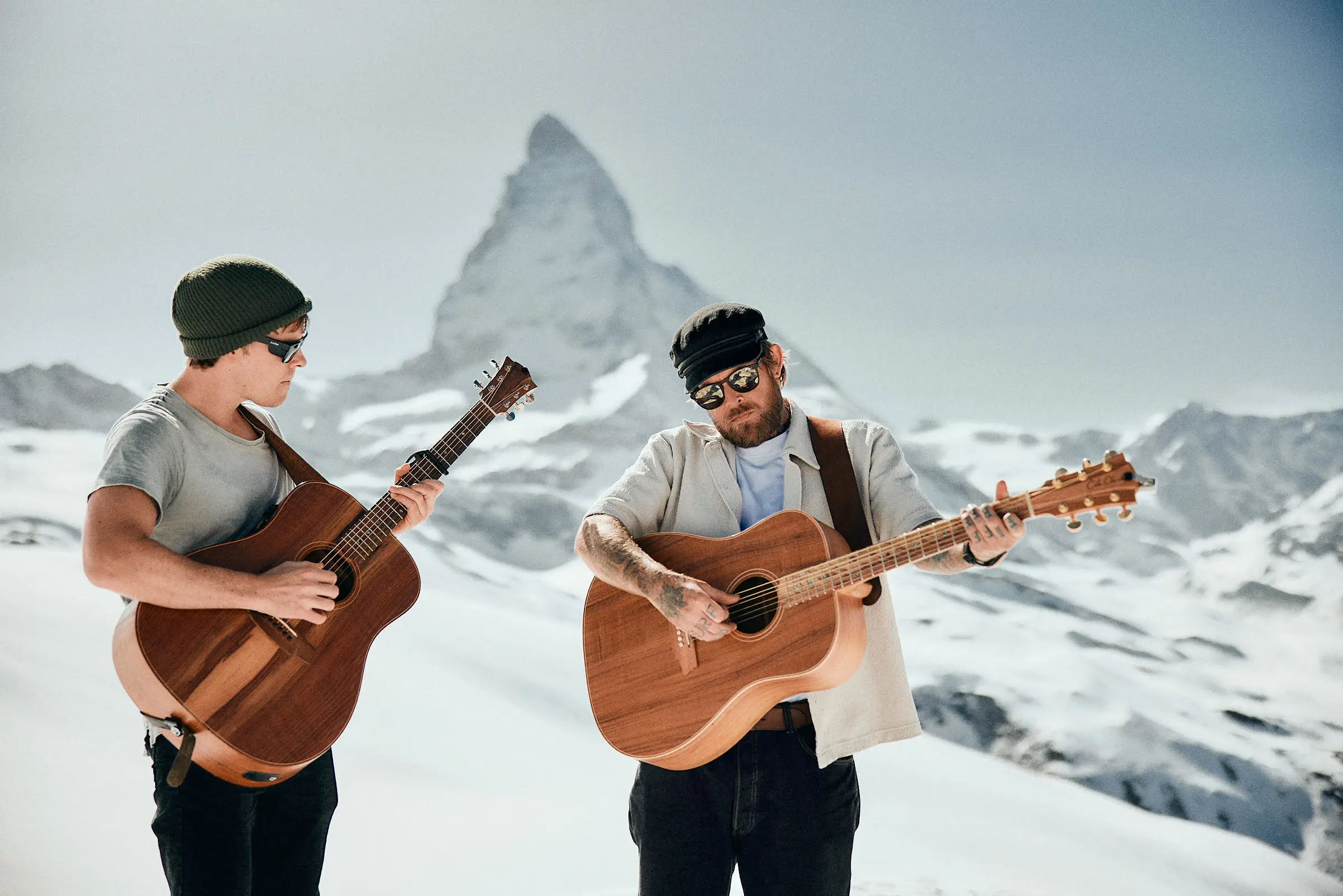 Harrison Storm and Salt Tree performing live on acoustic stage at Zermatt Unplugged, photography by Simeon Wälti based in Zurich