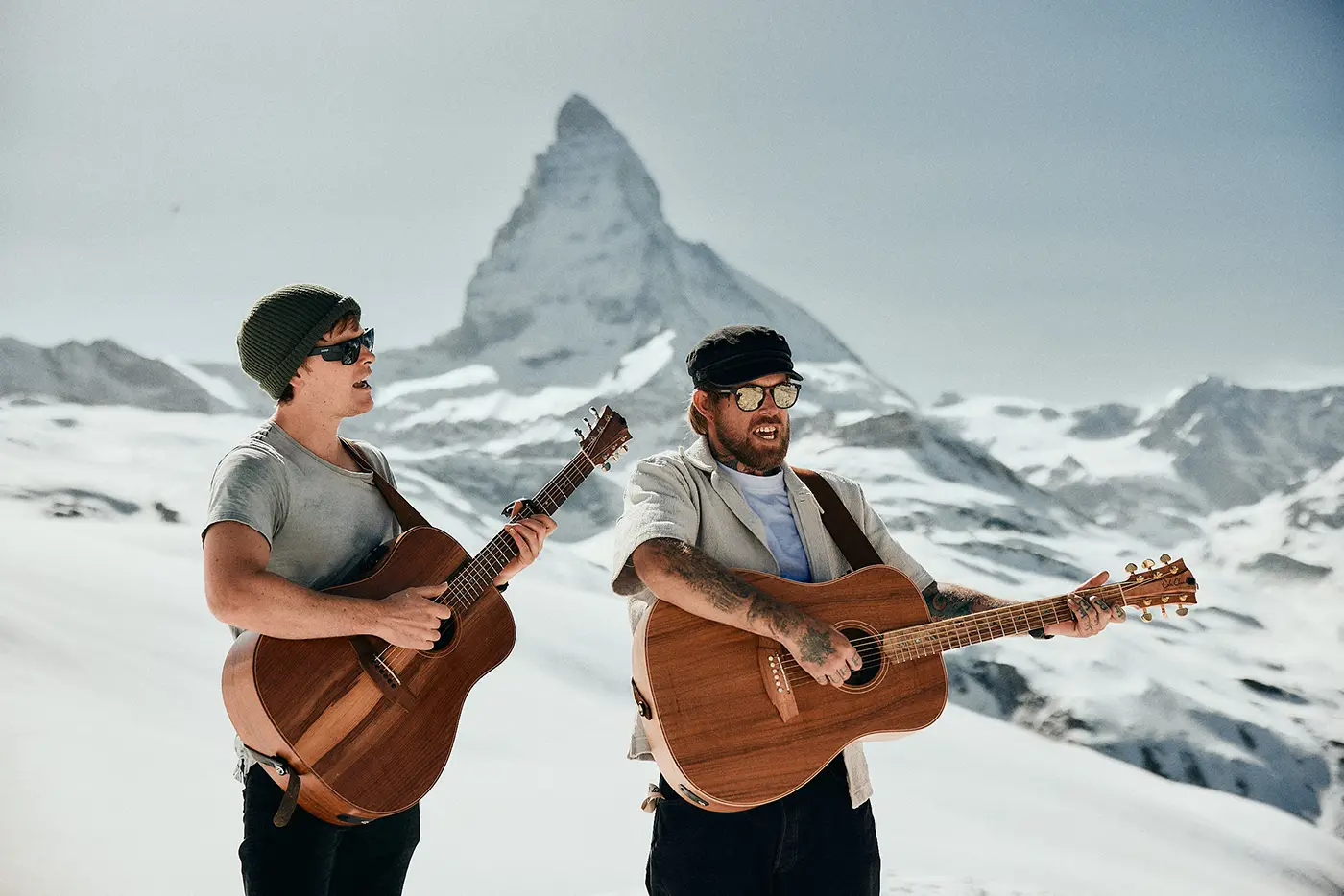 Harrison Storm and Salt Tree performing live on acoustic stage at Zermatt Unplugged, photography by Simeon Wälti based in Zurich
