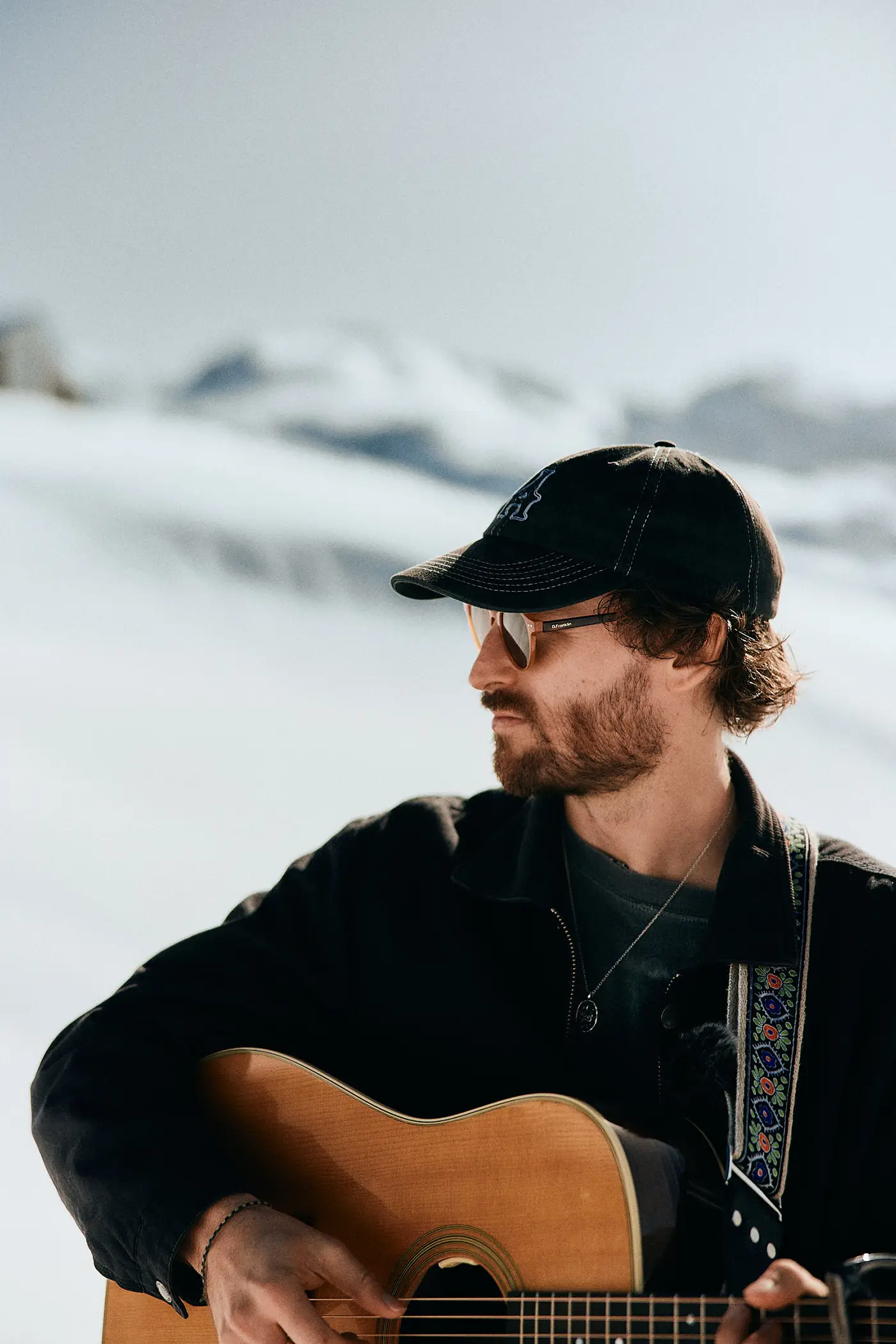 Harrison Storm and Salt Tree performing live on acoustic stage at Zermatt Unplugged, photography by Simeon Wälti based in Zurich