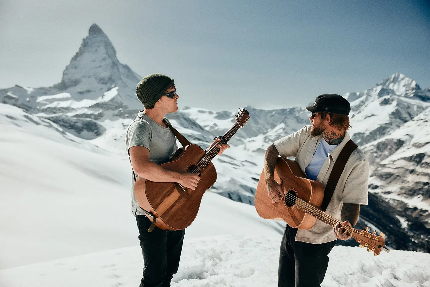 Harrison Storm and Salt Tree performing live on acoustic stage at Zermatt Unplugged, photography by Simeon Wälti based in Zurich
