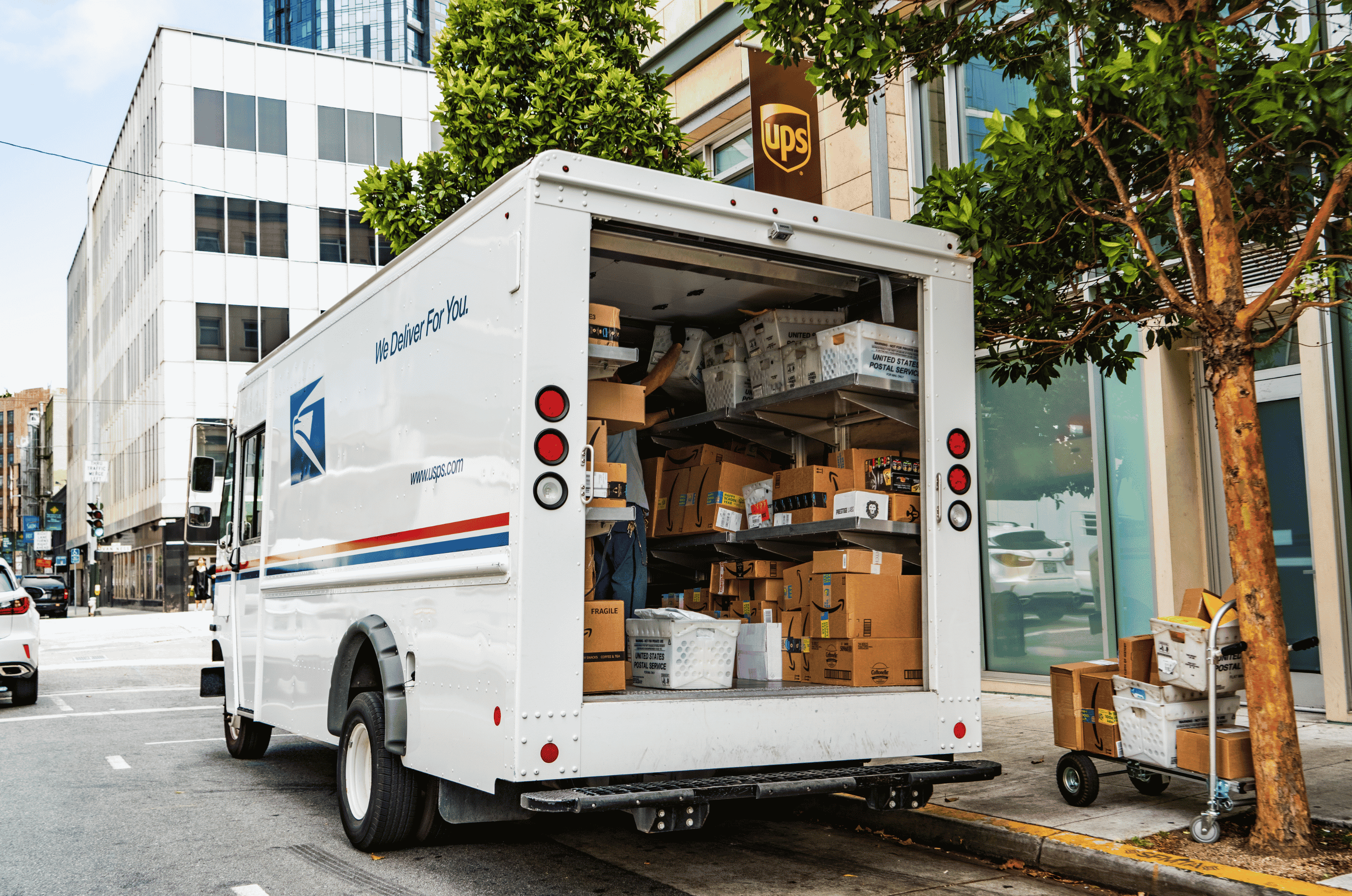 UPS vs USPS: Which Is Cheaper for Ecommerce Shipping?