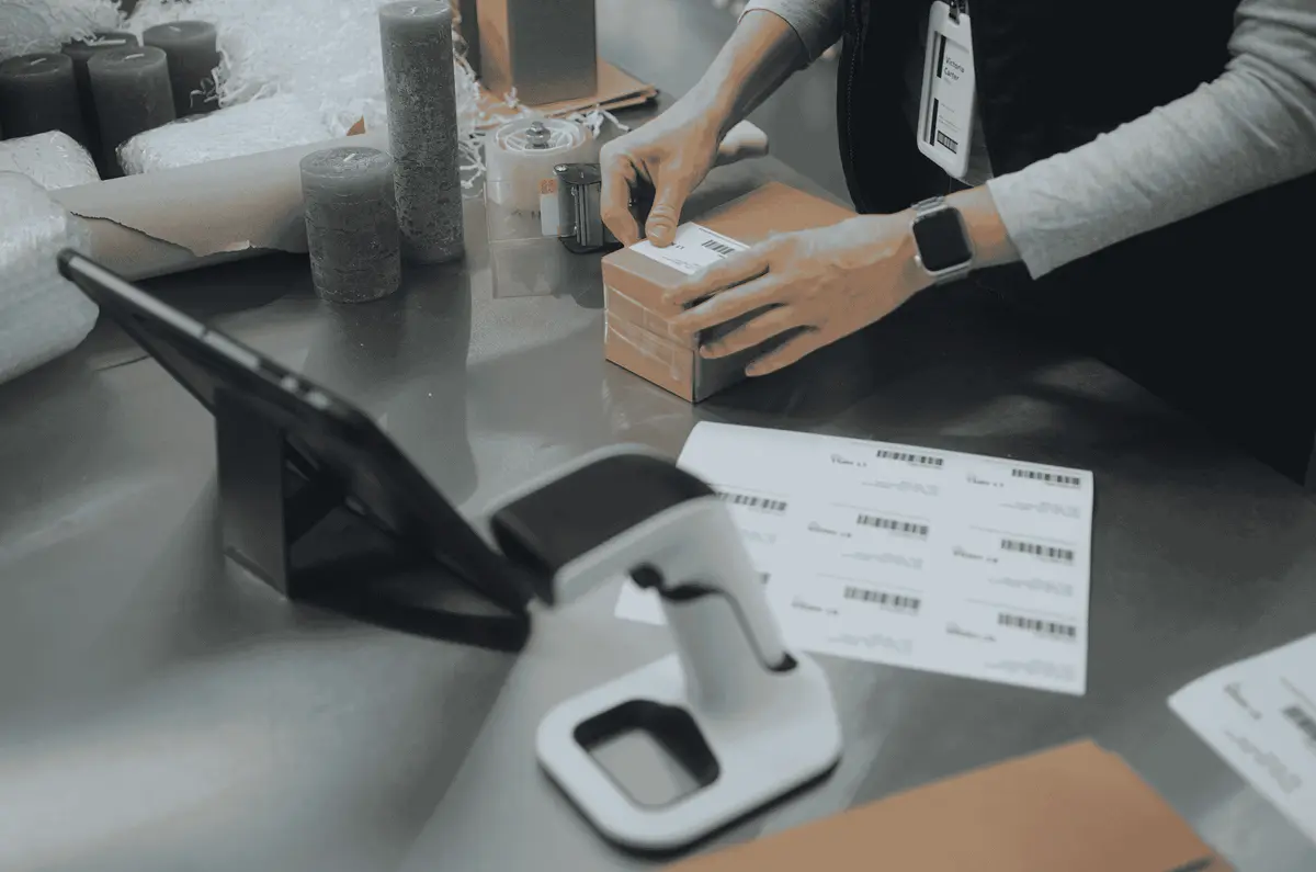DHL vs FedEx International Shipping: Which Is Better for Ecommerce?