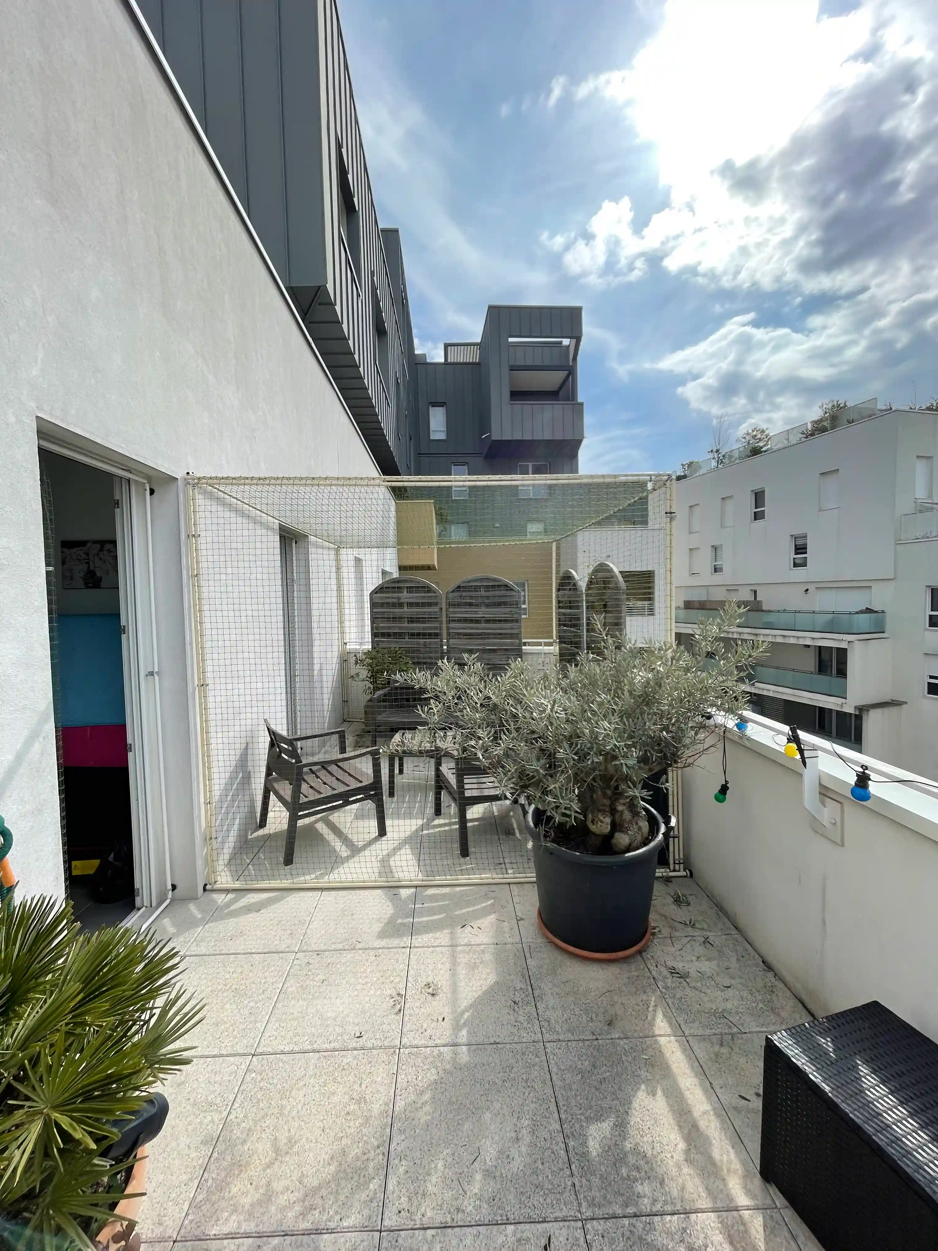 Enclos de balcon avec filet de protection pour chat