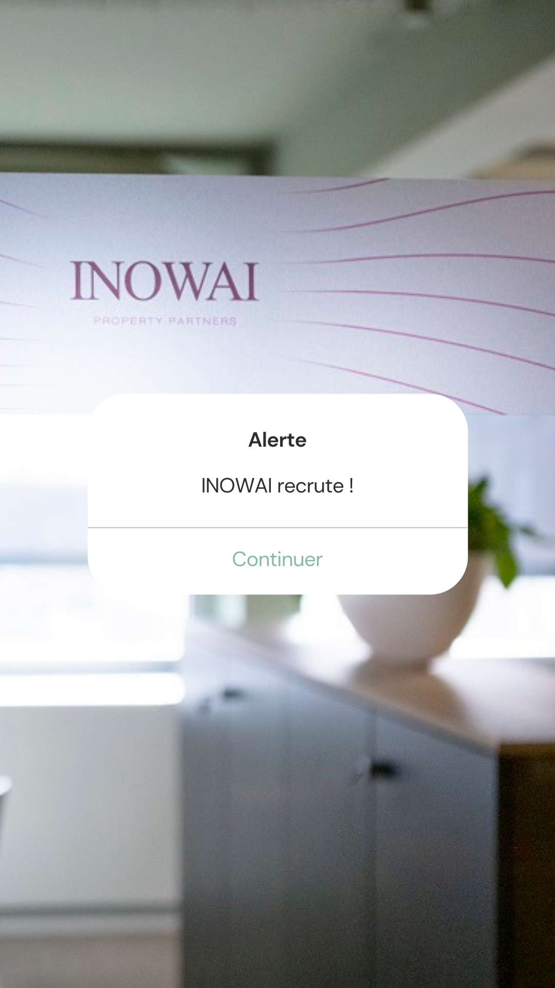 image pour story présentant un recrutement sous forme de notification d'alerte sur iPhone