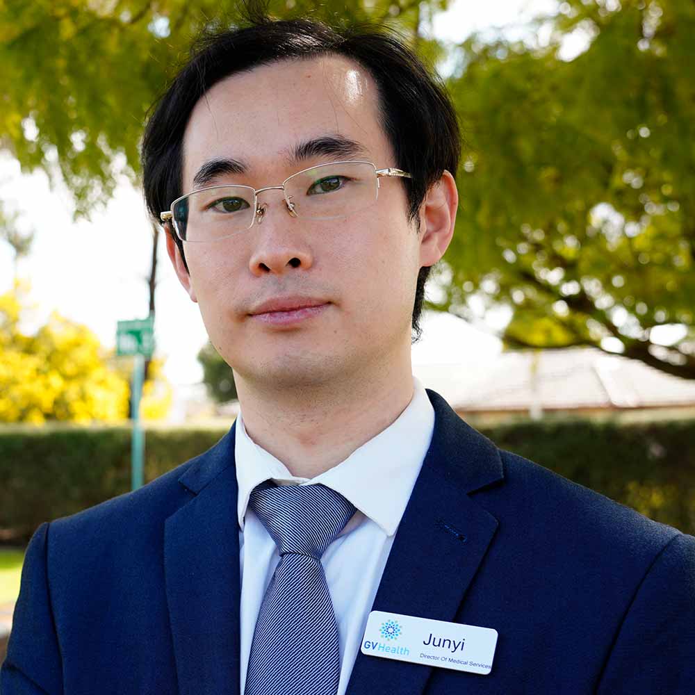 Junyi Shi