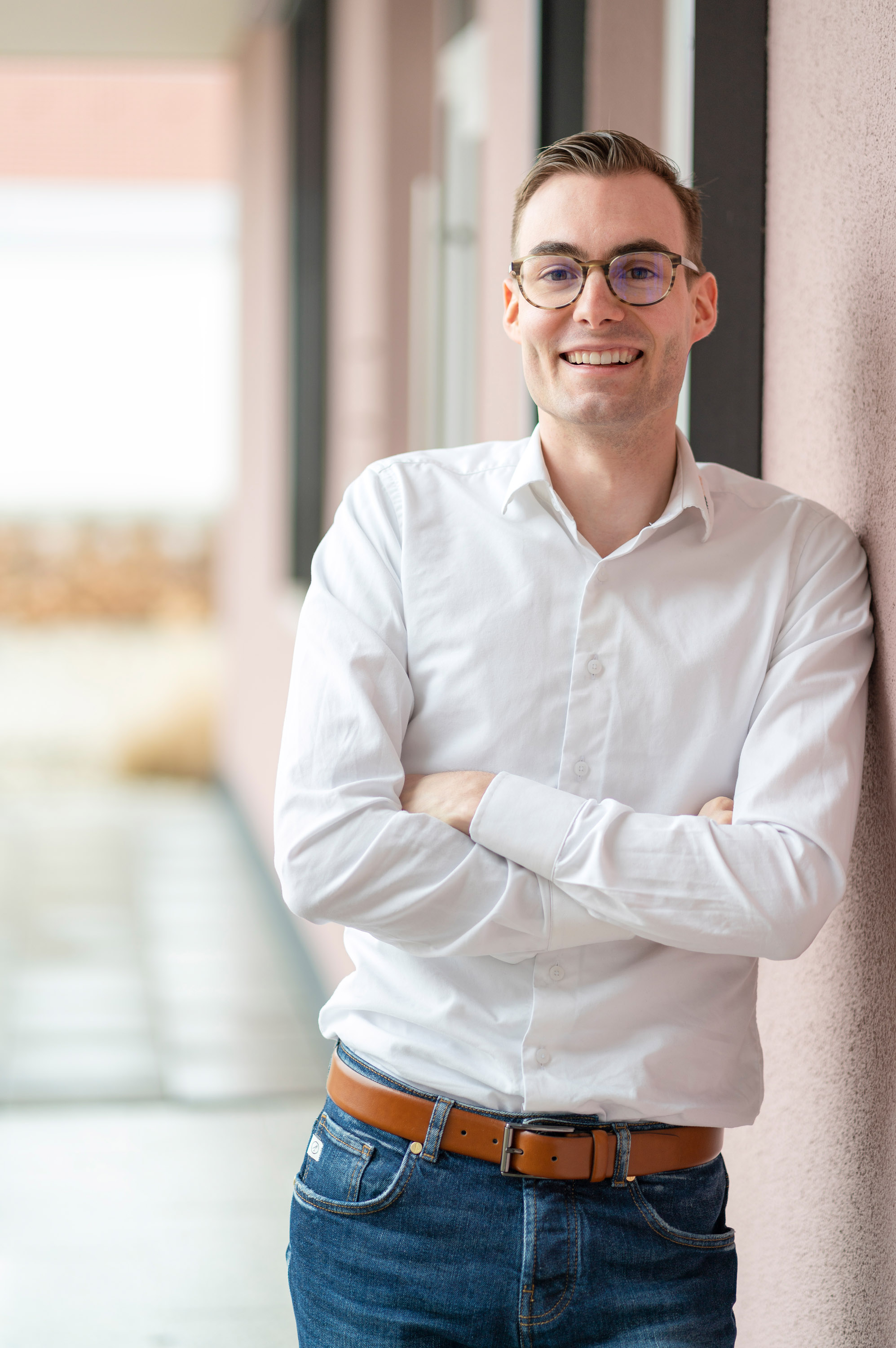 Marc Meyer lacht in Kamera