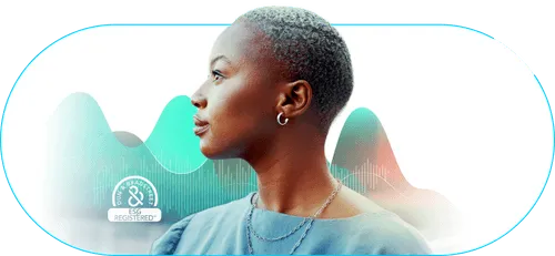 Imagem de mulher com o Selo ESG Registered da Dun & Bradstreet.