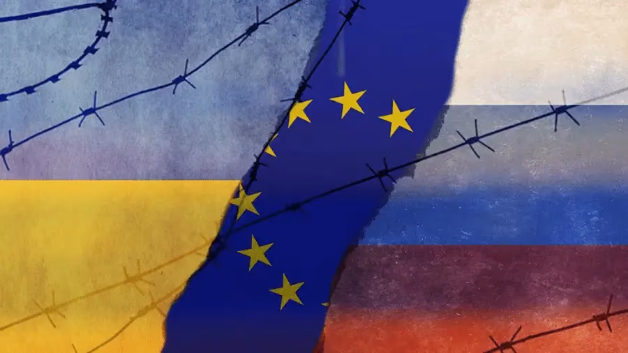 Bandeira da Ucrânia, União Europeia e Rússia cercadas de arames farpados.