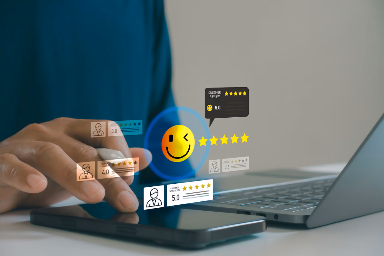 Feedbacks e reviews online com estrelas e notas, gestão de percepção do cliente e monitoramento da satisfação do público