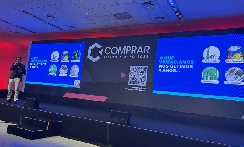 Profissionais de Compras no Fórum COMPRAR 2026, com área de exposição e estande da CIAL Dun & Bradstreet