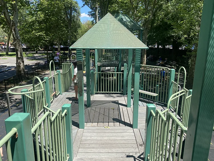 A center platform at the playground climbing structure 