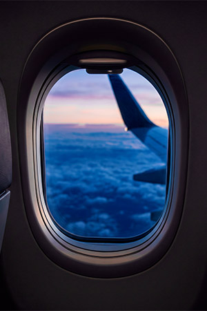 Avión despegando hacia un nuevo destino