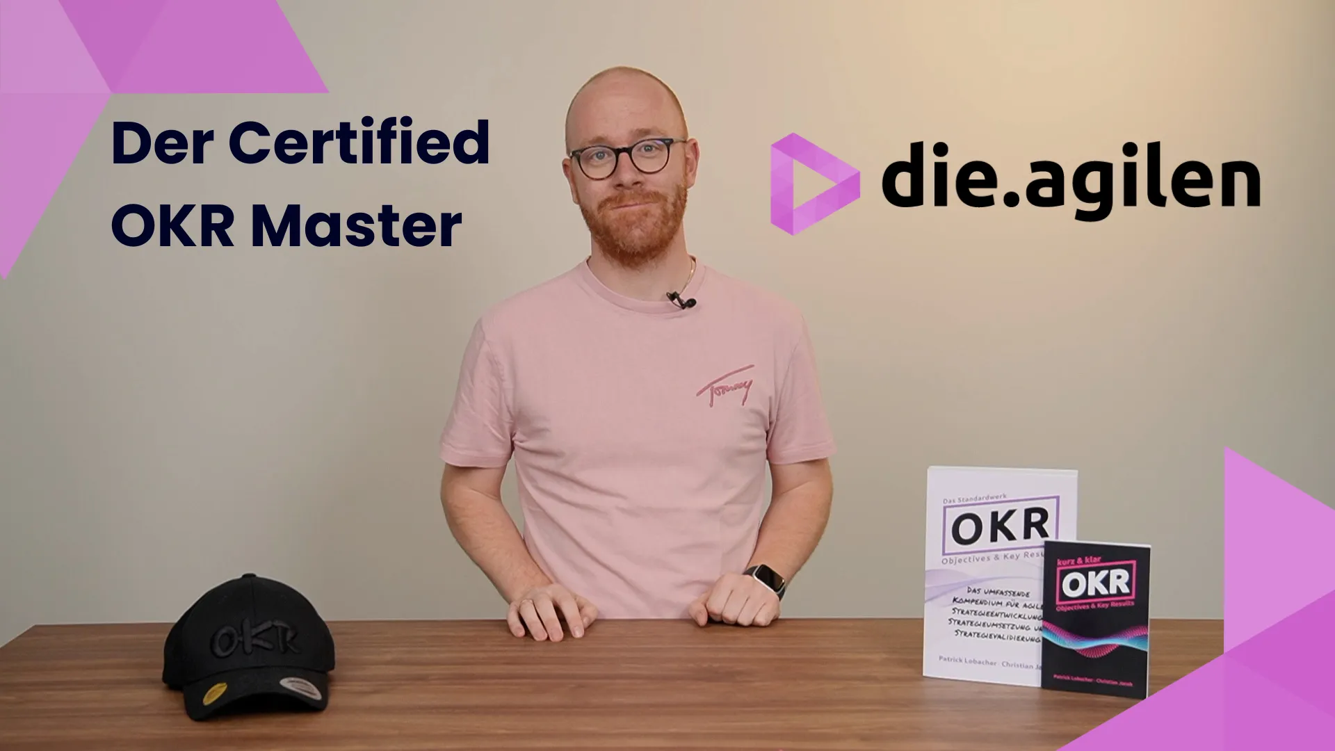 Vorschaubild des Videos „Der Certified OKR Master“ mit Trainer vor Hintergrund und die.agilen Logo.
