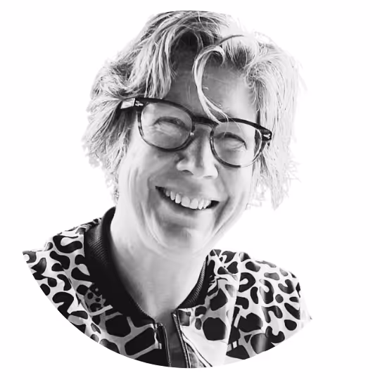 Maren Martschenko stärkt Unternehmer:innen, ihr Business mit Intelligenz und Struktur zukunftsfähig zu gestalten.