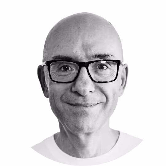 Porträt von Patrick Lobacher, Autor, Trainer und Mitgründer der die.agilen GmbH, Experte für OKR und Führung.