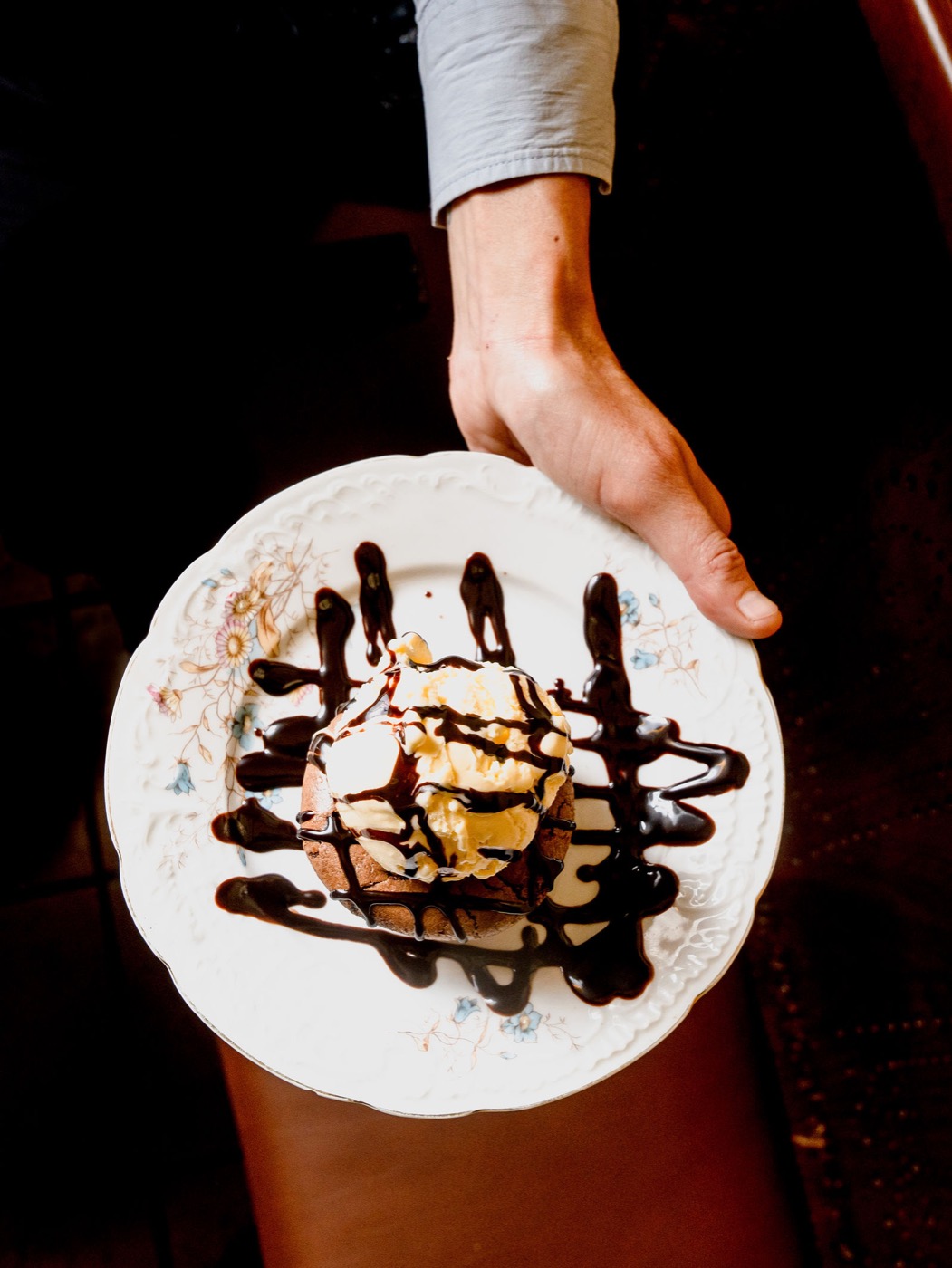 Une profiterole servie au Café du Soleil