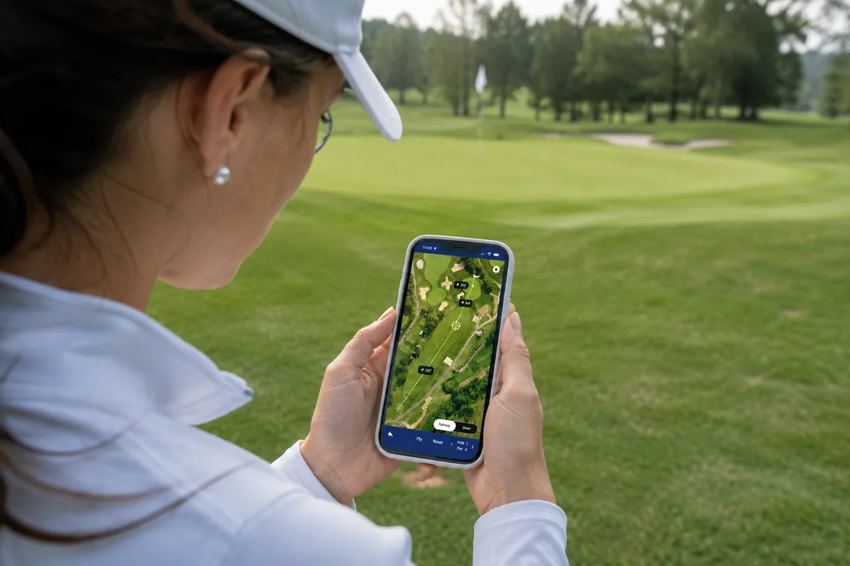 Golf Pad free version map view during a round, with a clean interface and no ad banners