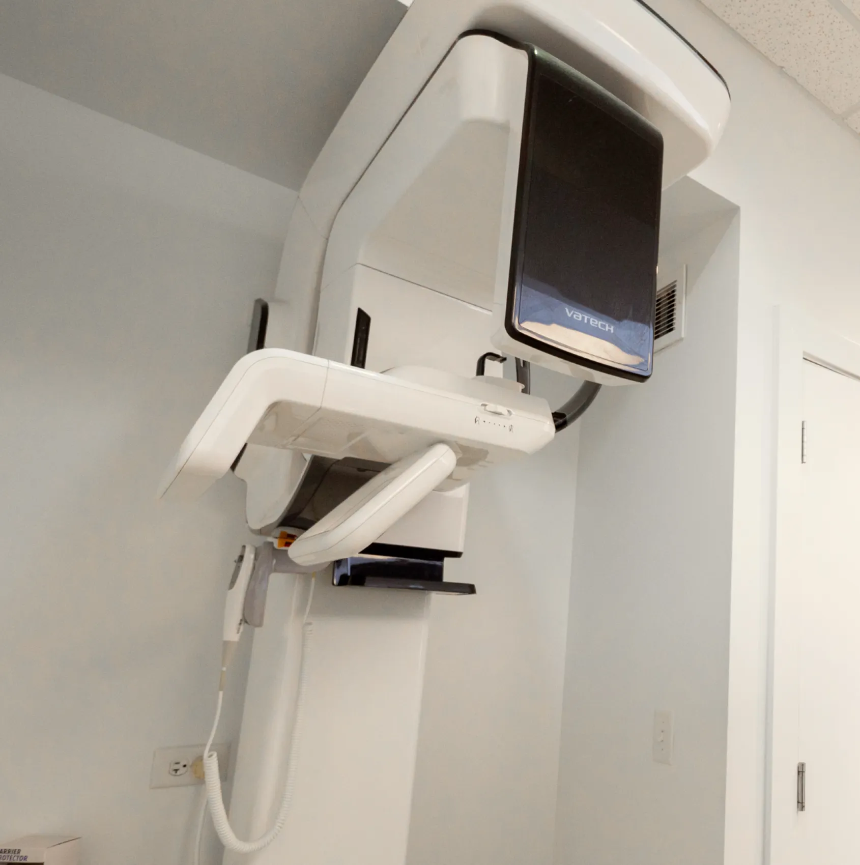 a hospital room with a monitor and a monitor on the wall