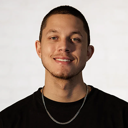 Headshot of Enrique Badaracco, Product Designer & Webflow Developer