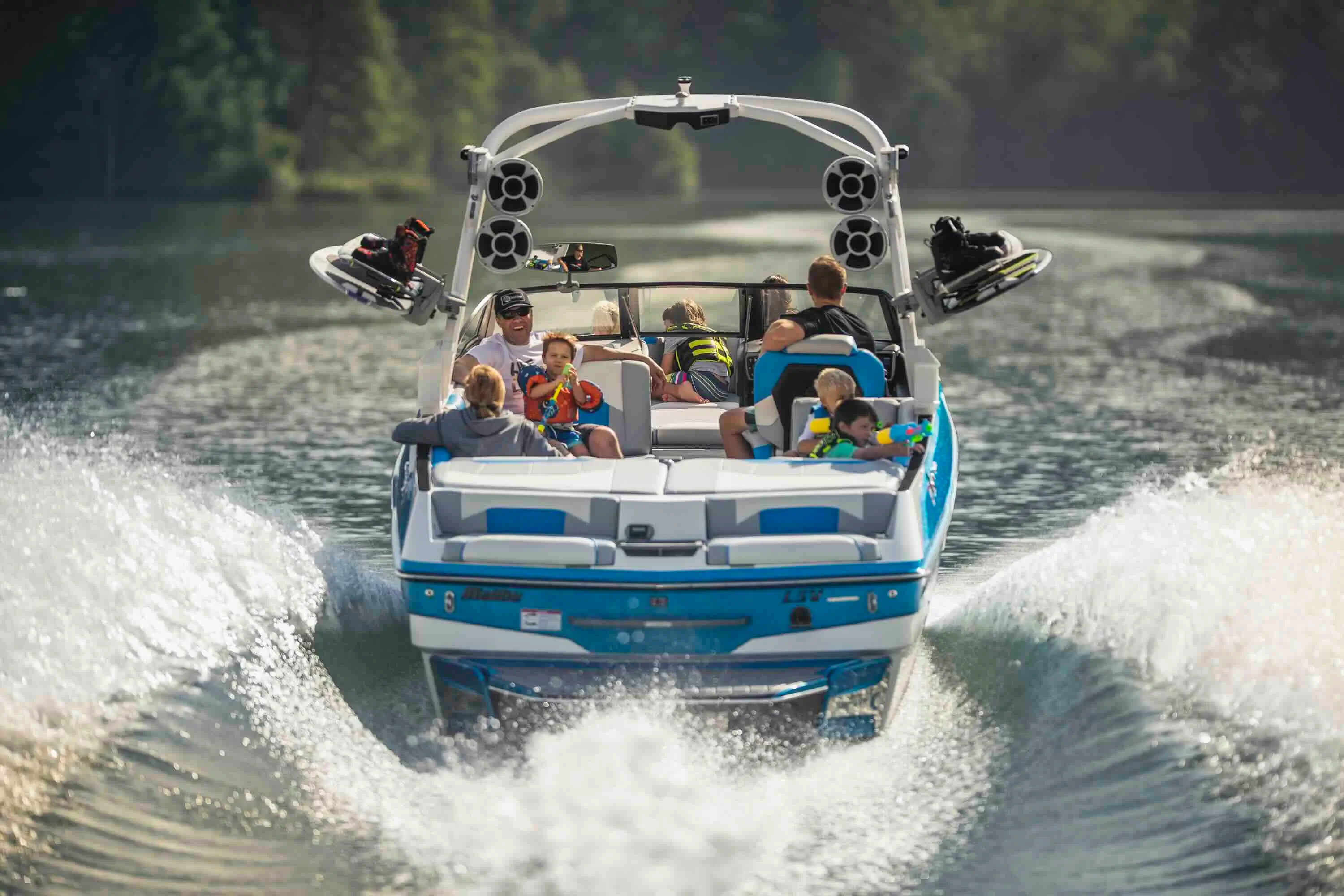 With 8,000 sprawling, sparkling acres of water and 60 gorgeous miles of shoreline, Lake Grapevine has so much to offer visitors, both on-land and on-lake.