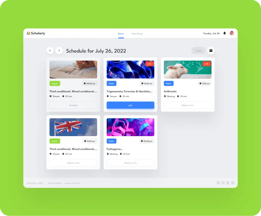 Academic schedule interface for July 26, 2022, showing English and Math lessons with times, durations, and live stream status on a green background.
